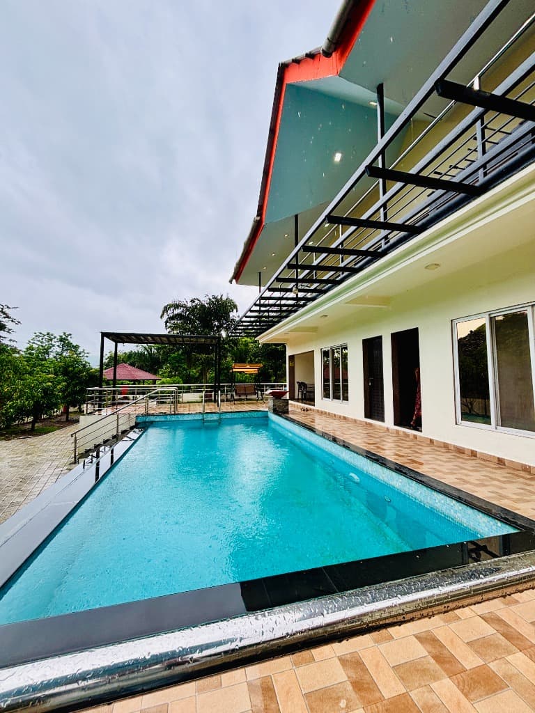 Dukes Nose Villa Swimming Pool