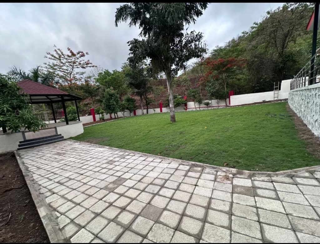 Farmhouse Lawn Pathway Khopoli